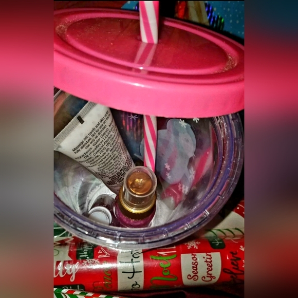 Twelve Piece Christmas Gift Wrapping & Decor Set - Picture 4 of 9